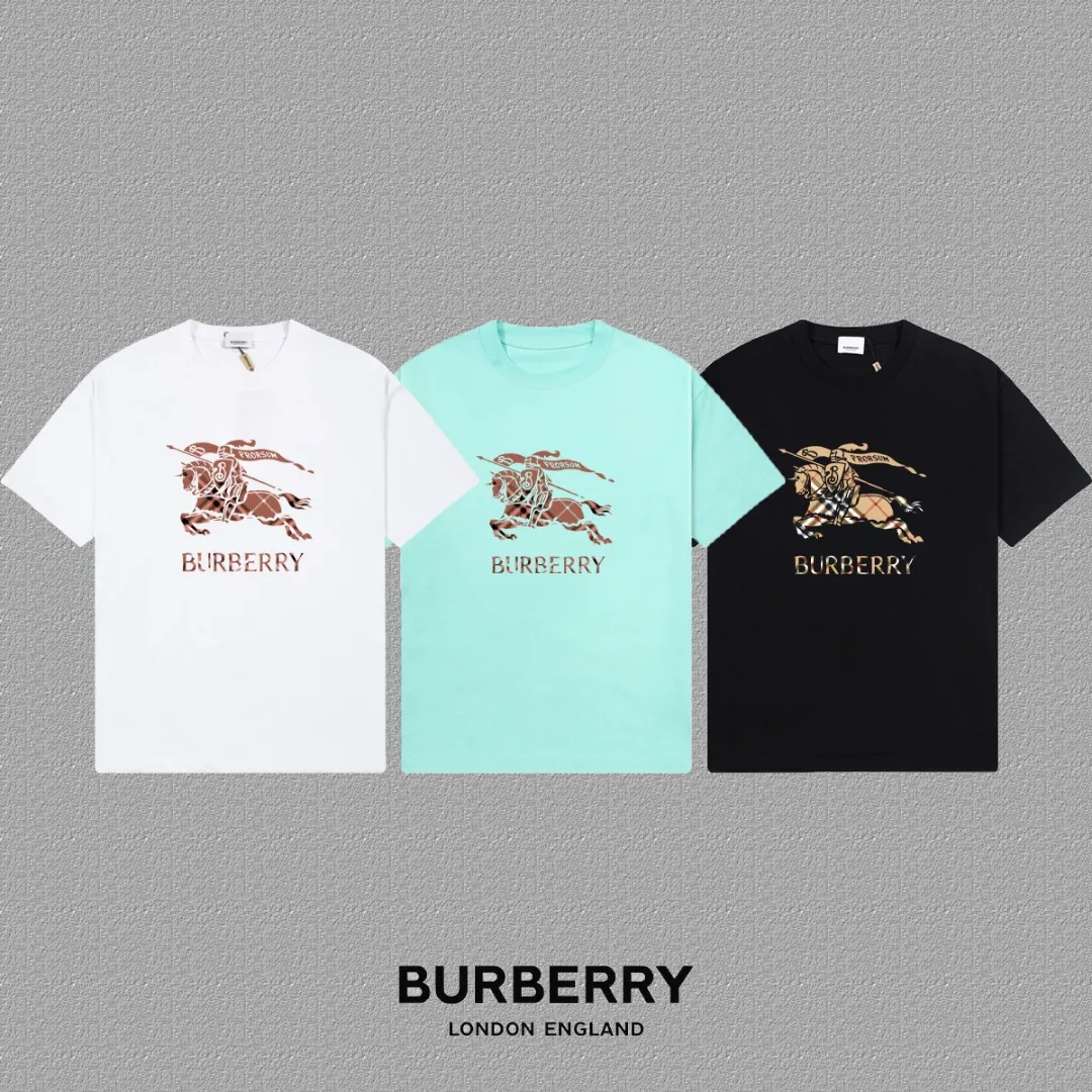 P80✨🔥 [Burberry] 2026FW Year of the Horse Limited Short Sleeve T-shirt War Horse Letters LOGO Print Premium 26s Double Yarn 300 Grams Fabric Heavy Fabric Customized Drawstring Ribbing Same Vail and Dye Three Standards Complete Men and Women Same Style Color: Black White Cyan Size: S M L XL 2XL